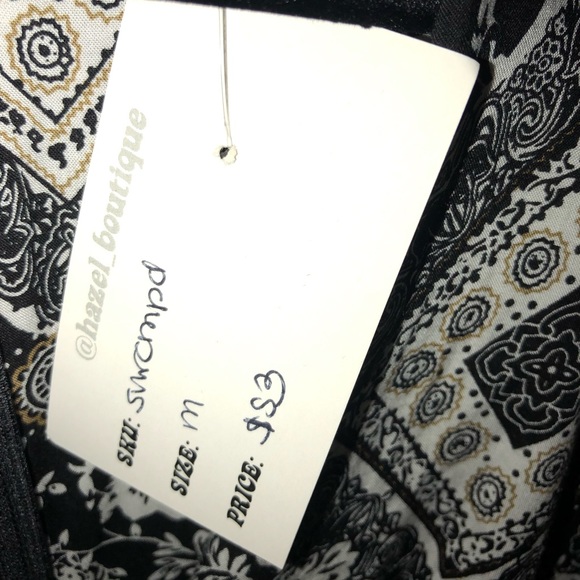 Detailed short sleeve romper - Picture 4 of 4